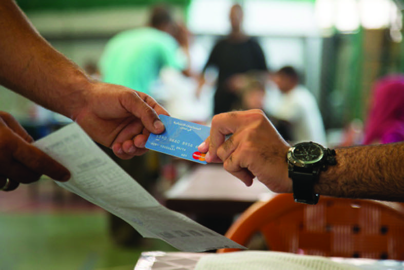 Syrian refugees go shopping with e-vouchers