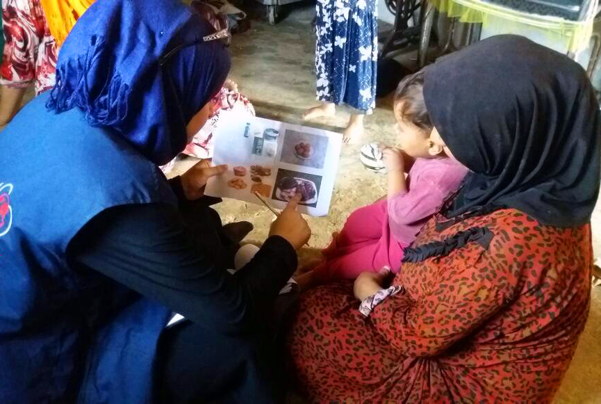Physicians across Continent data collector interviewing mother for the Barrier Analysis, Northern Syria, 2017