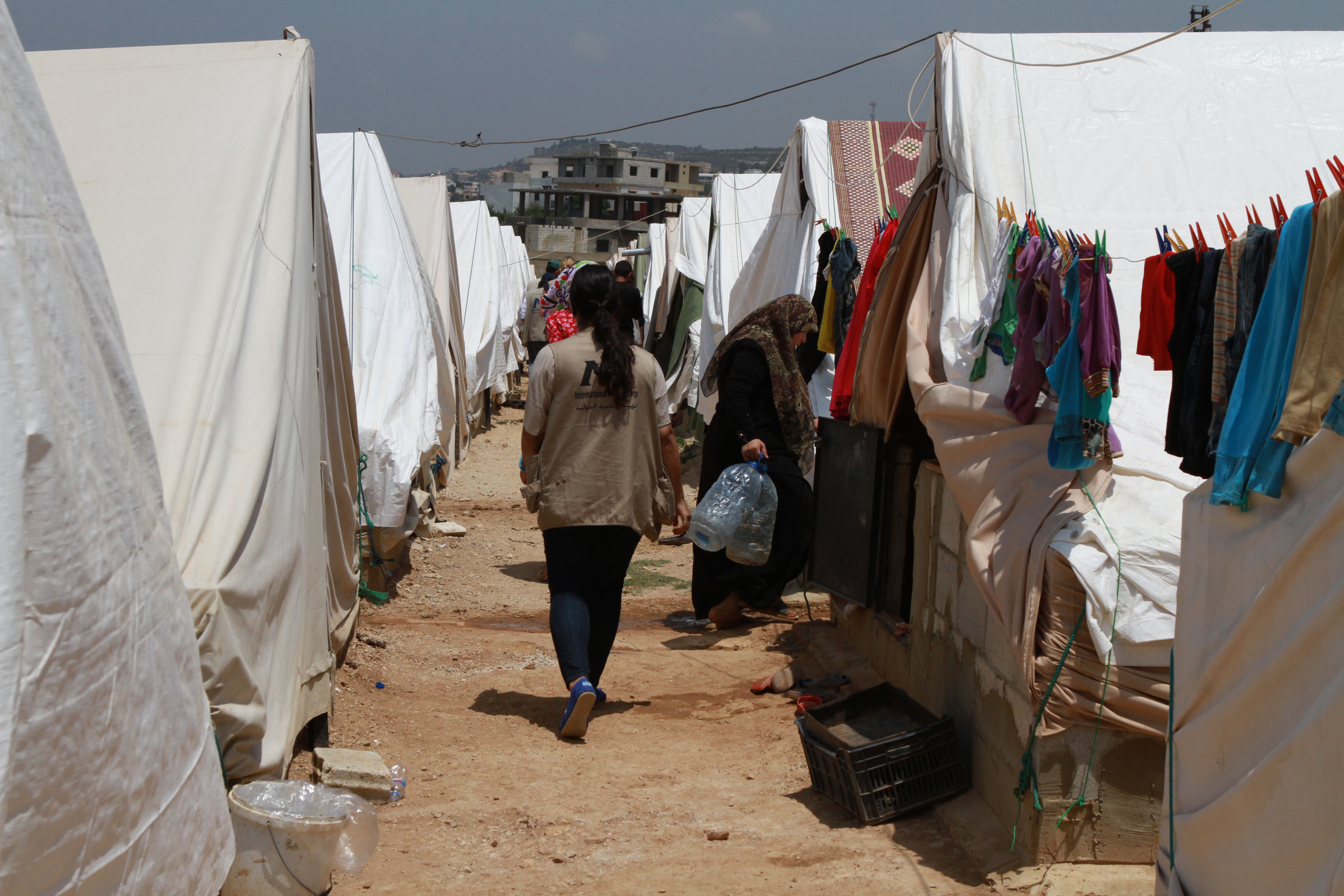 A community health worker heading into an informal settlement in Bebnine (Akkar region) to give an awareness session