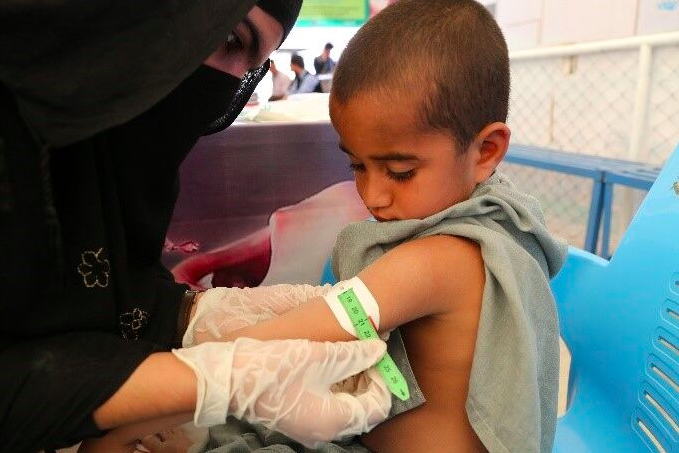 A health worker examines a child at an outreach clinic supported by UNICEF in Nangarhar province, Afghanistan, 2017