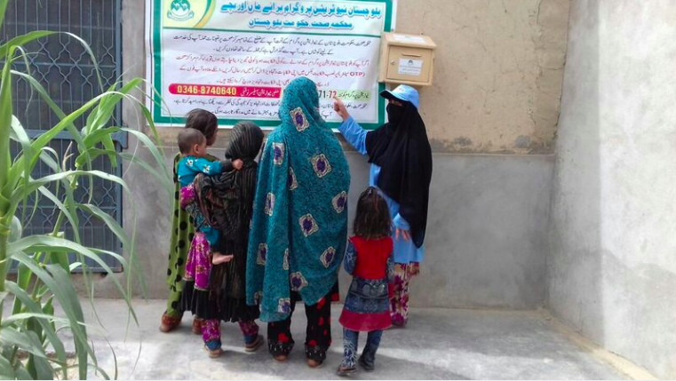 Mères recevant une séance d'éducation nutritionnelle de la part d'agents de nutrition communautaire