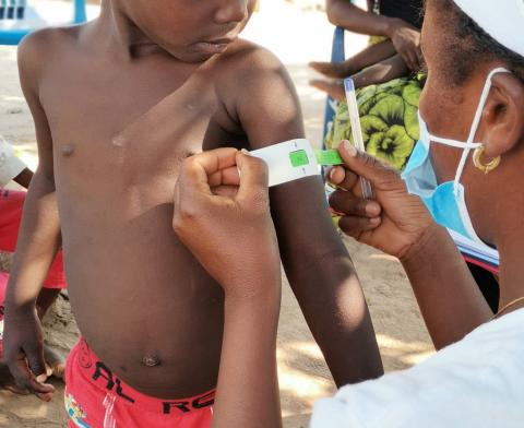 boy getting his arm circumference measured